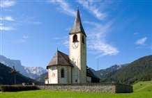 Kirche in Prags Kirche im Pragsertal in der Ferienregion Hochpustertal