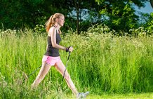 Gesunder Sport mit Nordic Walking