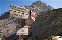 Wegweiser zur Dreizinnenhütte