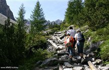 Steiler Wanderweg zur Dreizinnenhütte
